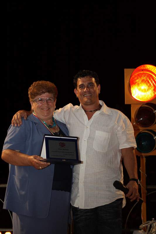 Presentatore e valletta Nina Morrone.JPG